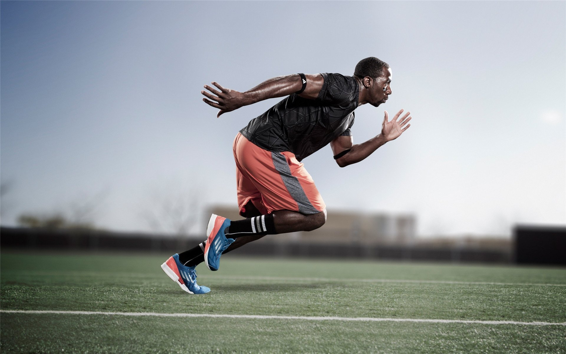 中国队冲线瞬间引爆现场气氛，中国队冲金